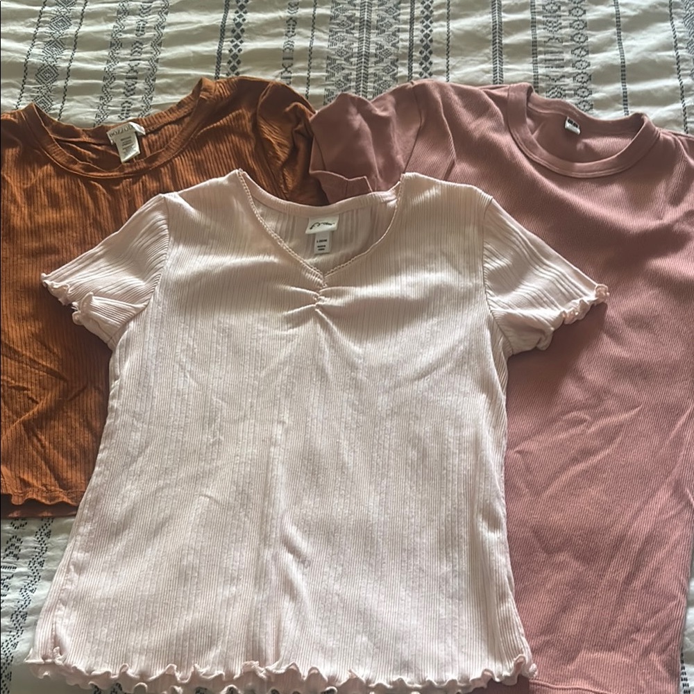 Set of Three Ribbed T-Shirts in Pink, Peach, and Rust